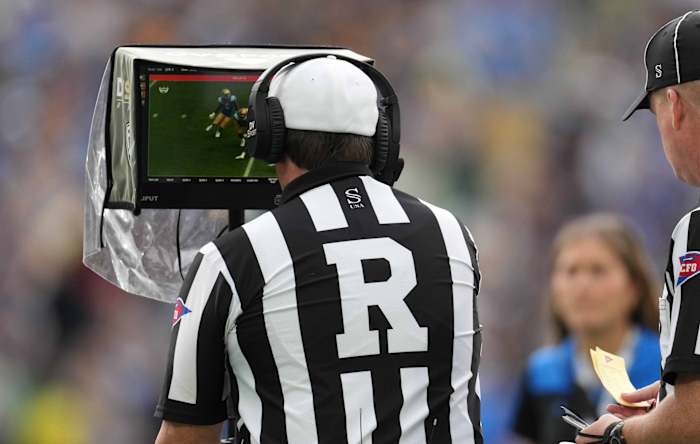 Video review referee 2021 Oregon-UCLA football USATSI_17035391